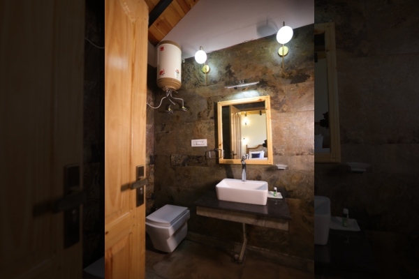 Luxury en-suite bathroom view